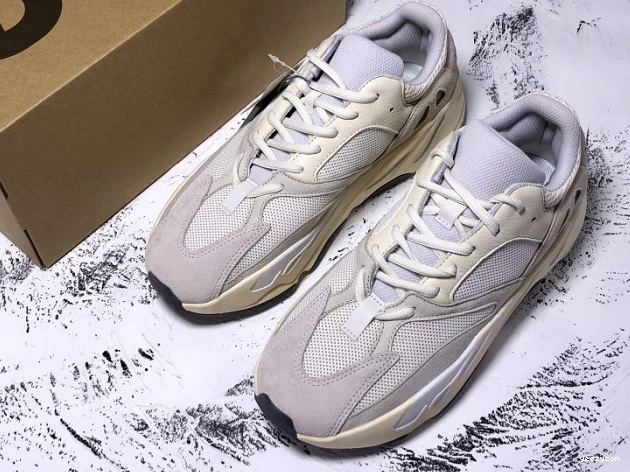 Yeezy Boost Adidas 700 Analog EG7596 1030